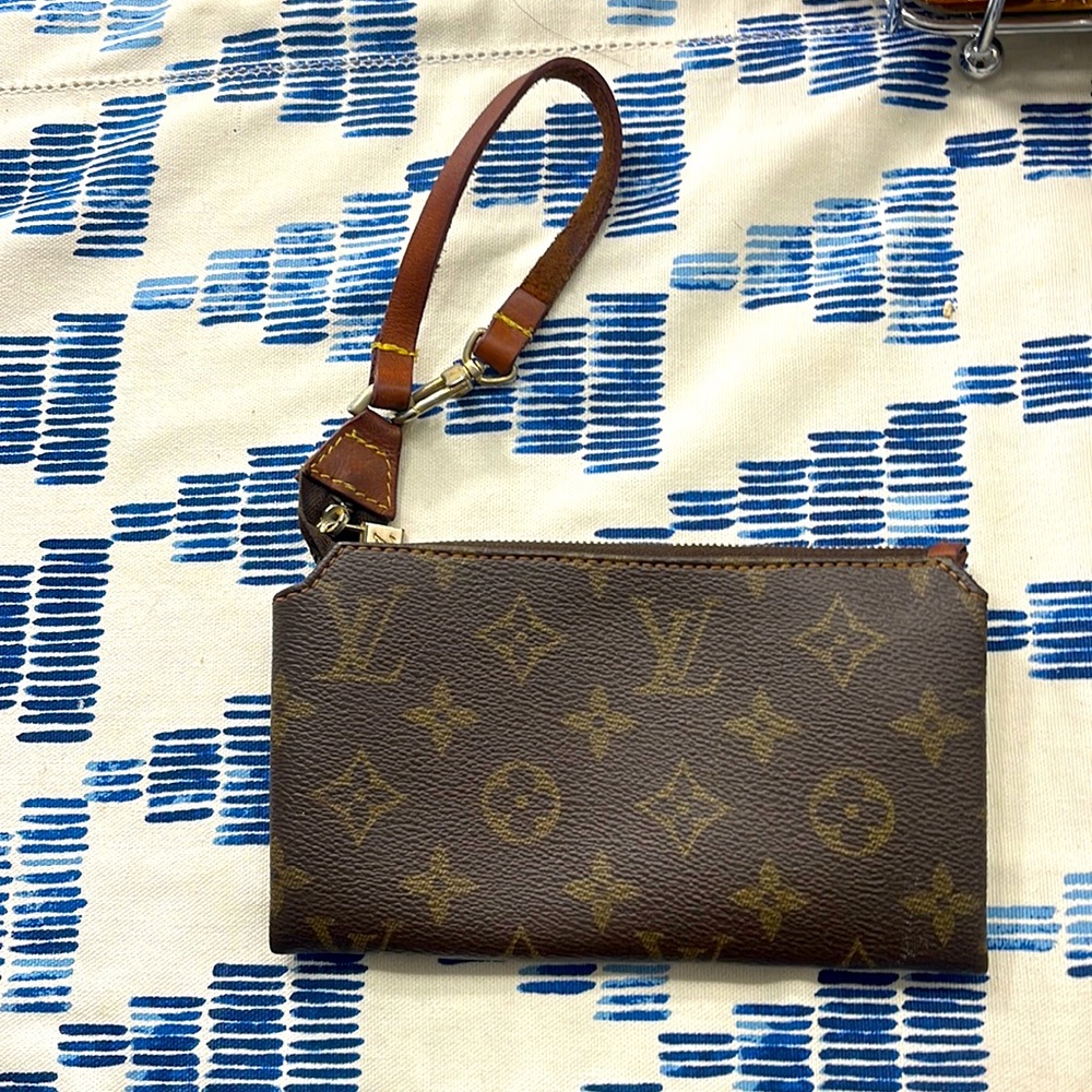 LV wristlet